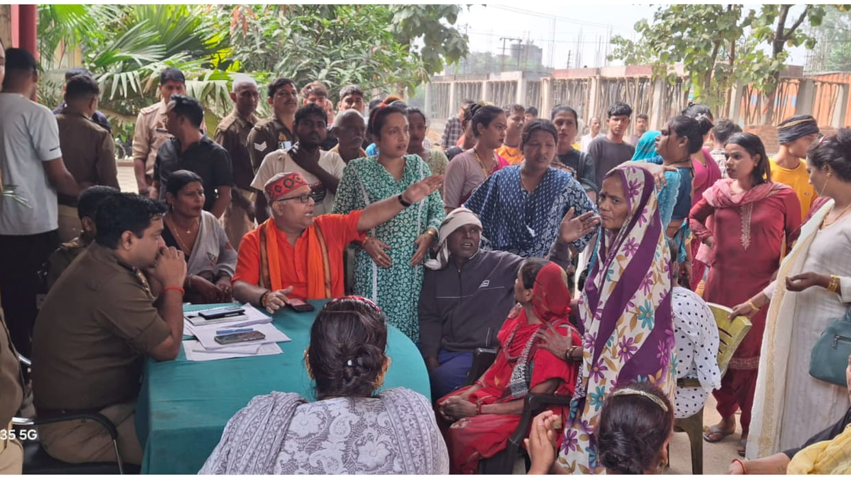 In Gorakhpur, Kajal murder case: eunuchs surrounded Khorabar police station and created ruckus