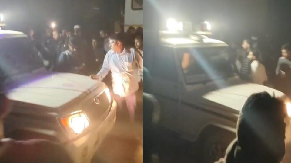 Saharanpur: Mining officer vehicle pelted with stones, vandalized, driver assaulted, crusher owners saved him