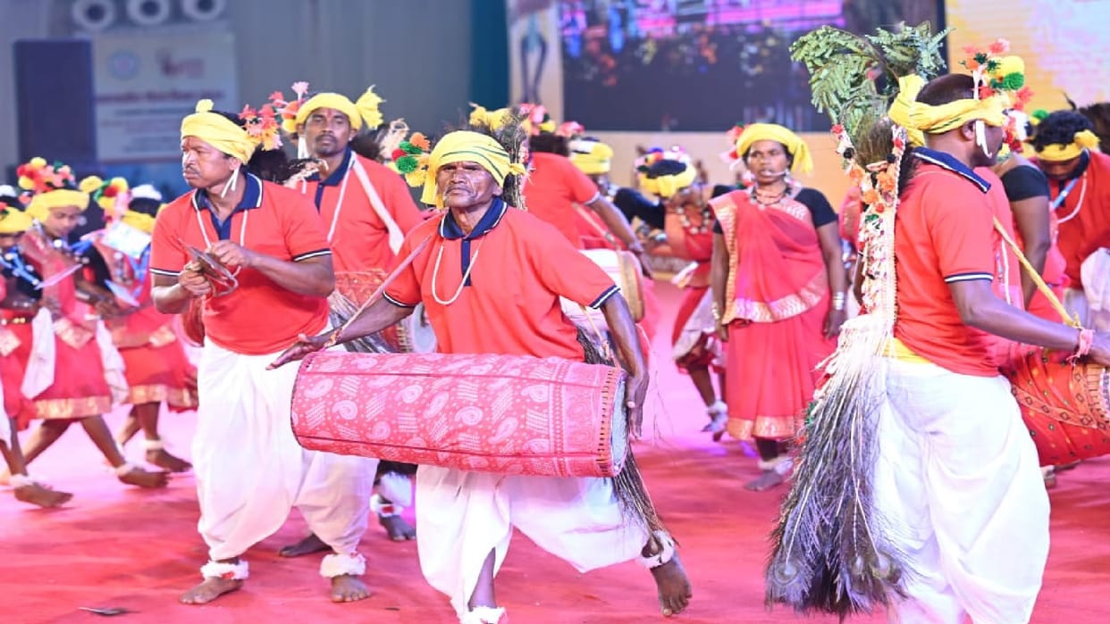 Inter-state tribal folk dance festival concluded in Raipur