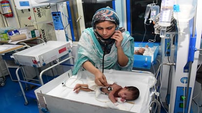 Jhansi Medical Fire Incident Three children from Lalitpur two each from Jhansi and Hamirpur die, total 55 chil