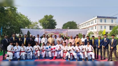 Sports Banaras Young Club decorated five national players hockey defeated Varanasi Club three goals