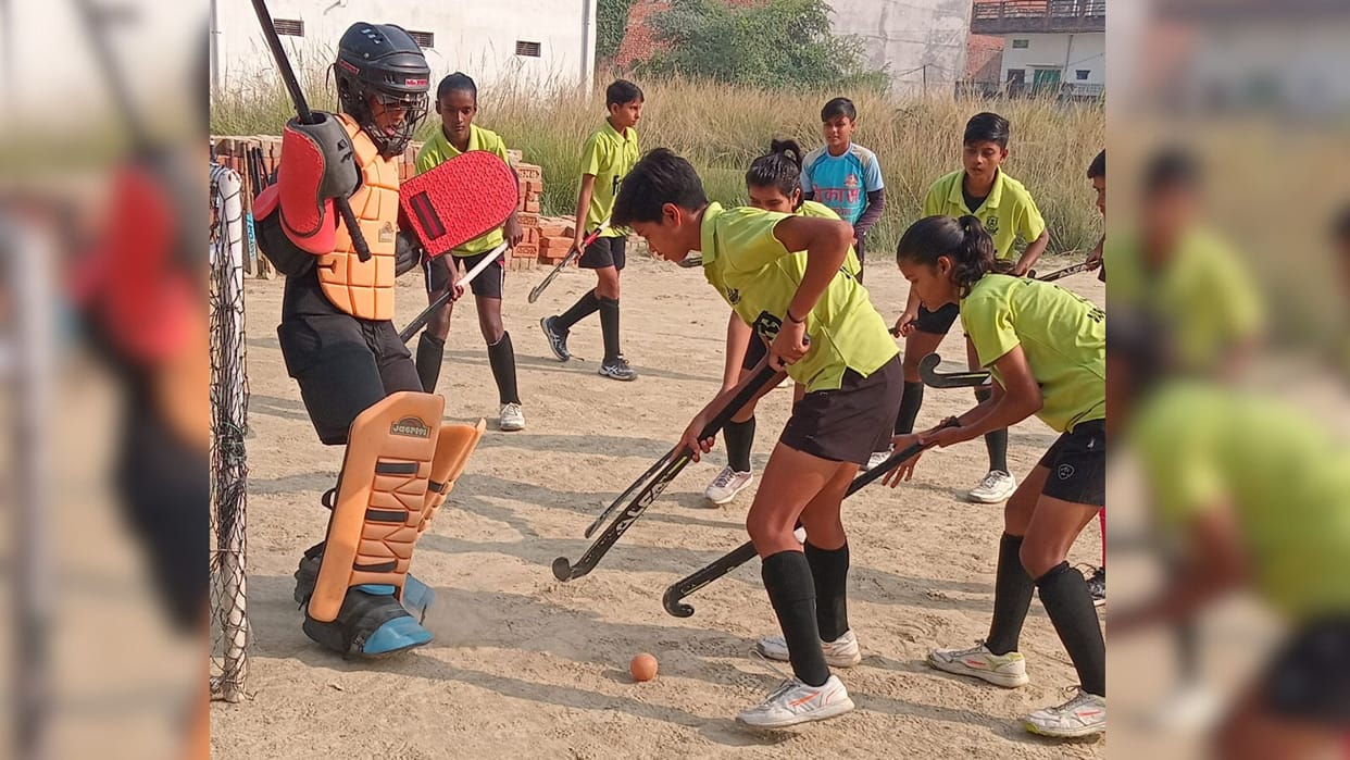 Sports Banaras Young Club decorated five national players hockey defeated Varanasi Club three goals