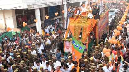 CM Yogi In Kanpur: People gathered in the Chief Minister's roadshow