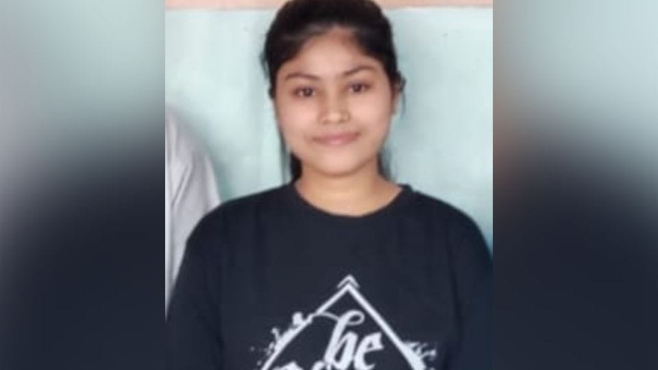 District topper student in Greater Noida committed suicide by hanging herself