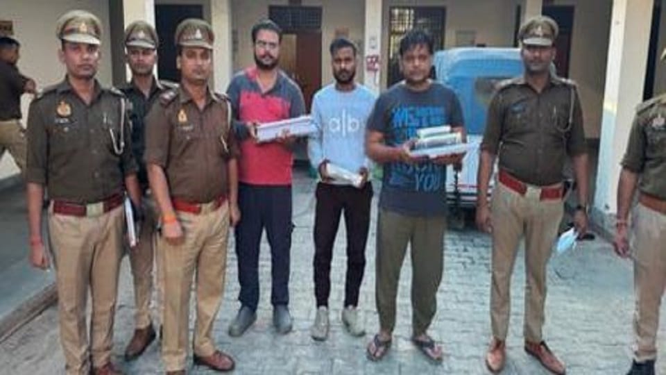 12th pass used to prepare fake medicines for animals in Shastripuram Agra