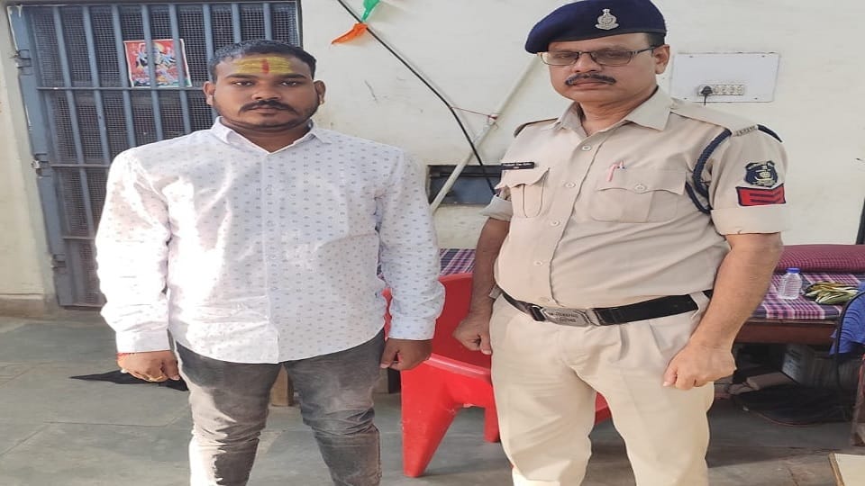BJP leader intimidated police during vehicle checking in Durg