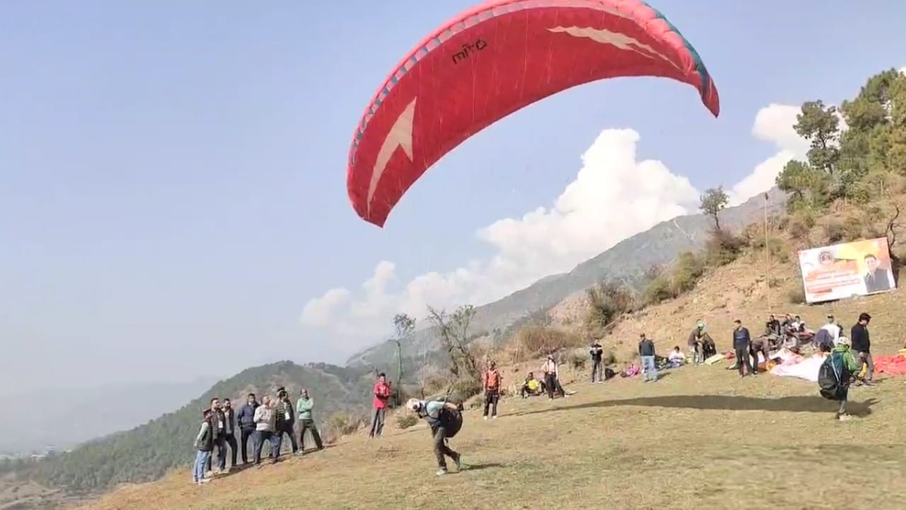 Paragliding Accuracy Pre World Cup begins in Narwana, 107 participants from 13 countries will perform stunts i