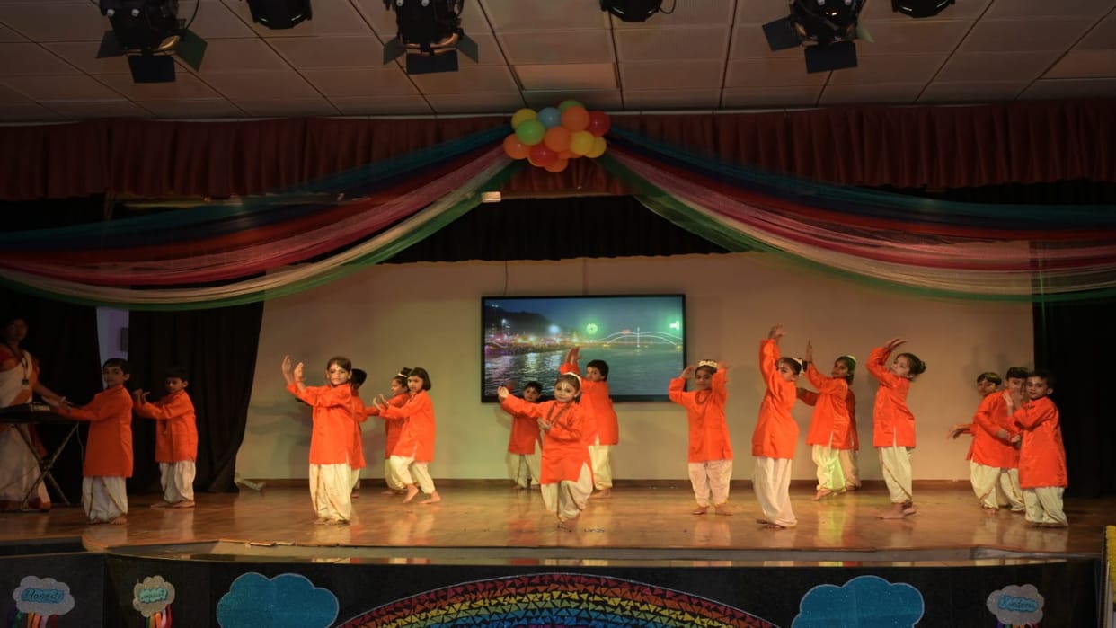 Children of Patanjali School showed talent in the annual function, gave message through dance and drama progra