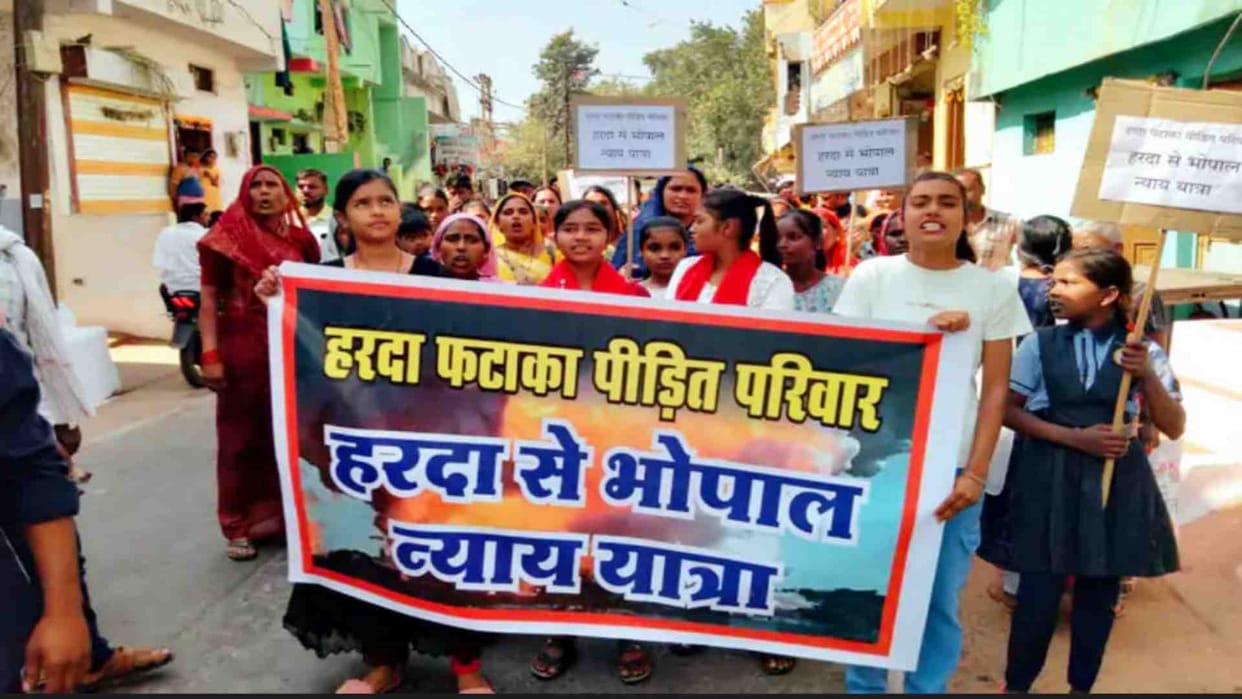 Harda: The justice march of the firecracker factory blast victims clashes with the police