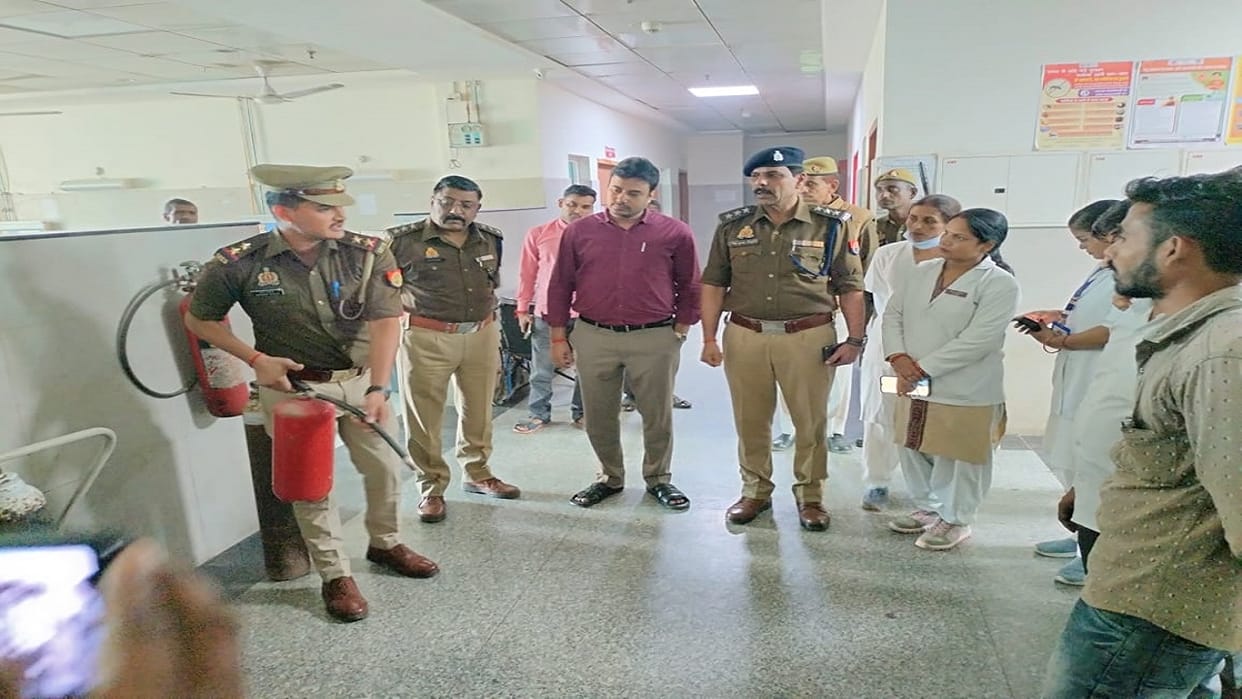 officers tested fire safety arrangements in hospitals of Lakhimpur Kheri