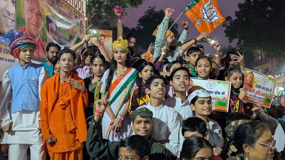 CM Yogi Road Show Ghaziabad saffron chariots