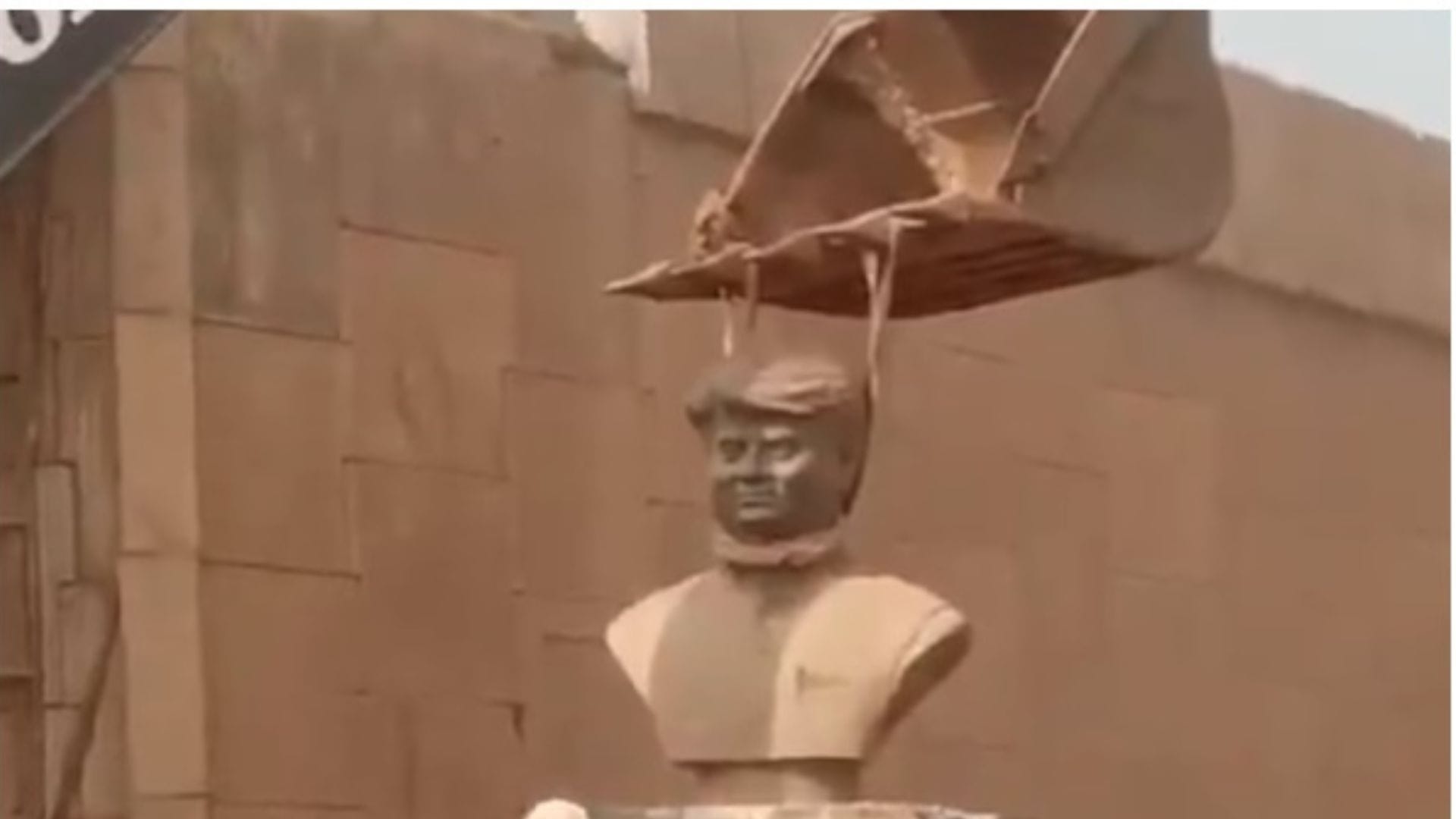 MP News: Late. Madhav Rao Scindia's statue had to be removed without permission, engineer suspended on CM's in