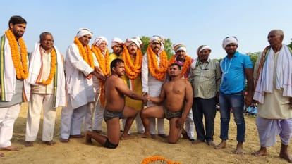 Sports Banaras Young Club decorated five national players hockey defeated Varanasi Club three goals