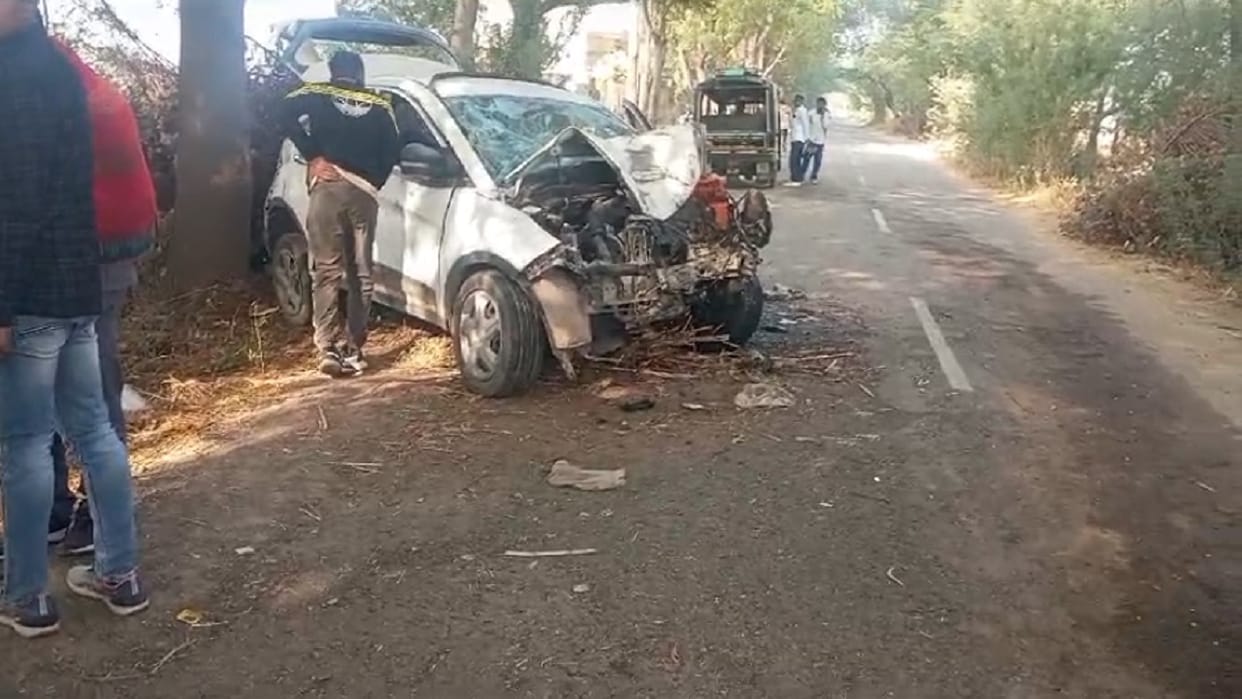 Horrible road accident in narnaul, Car collides with tractor-trolley near village Dharsun