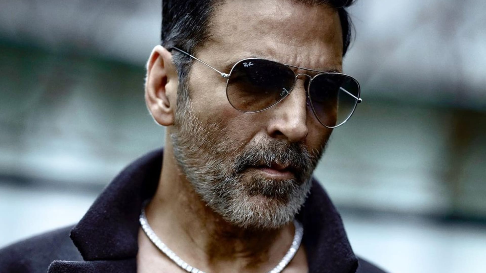 Maharashtra Assembly Elections 2024 Elderly fan Complains to akshay kumar about his Public Toilet video viral
