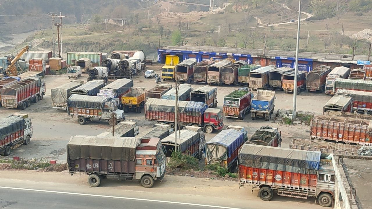 Himachal News Trucks will now have to pay extra freight charges for carrying cement from Barmana to Punjab