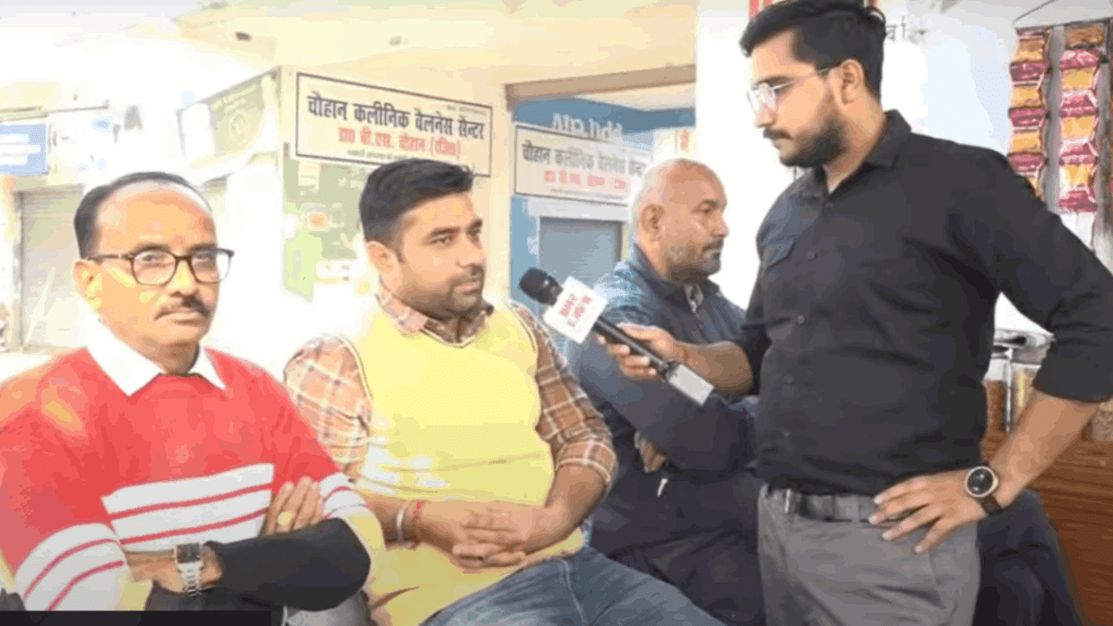 Amar Ujala discussed chai par charcha Mirapur people during UP by-election