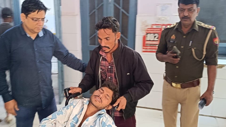 Gajraula: Fierce fighting after dispute, three people including two brothers injured, one critical condition