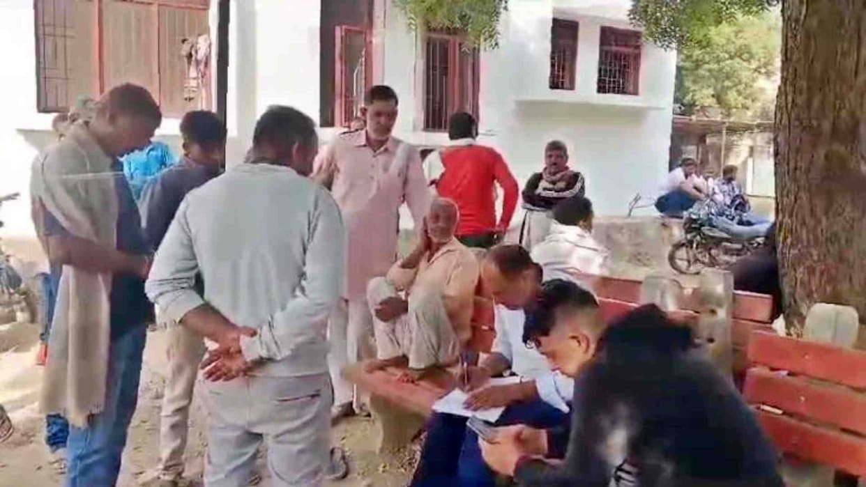Alwar News: A young man trapped in a honey trap committed suicide by jumping in front of a train