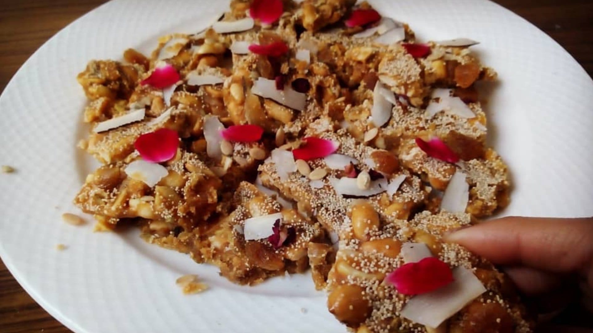Gud Ki Chikki Recipe in hindi how to make Gud Ki Chikki