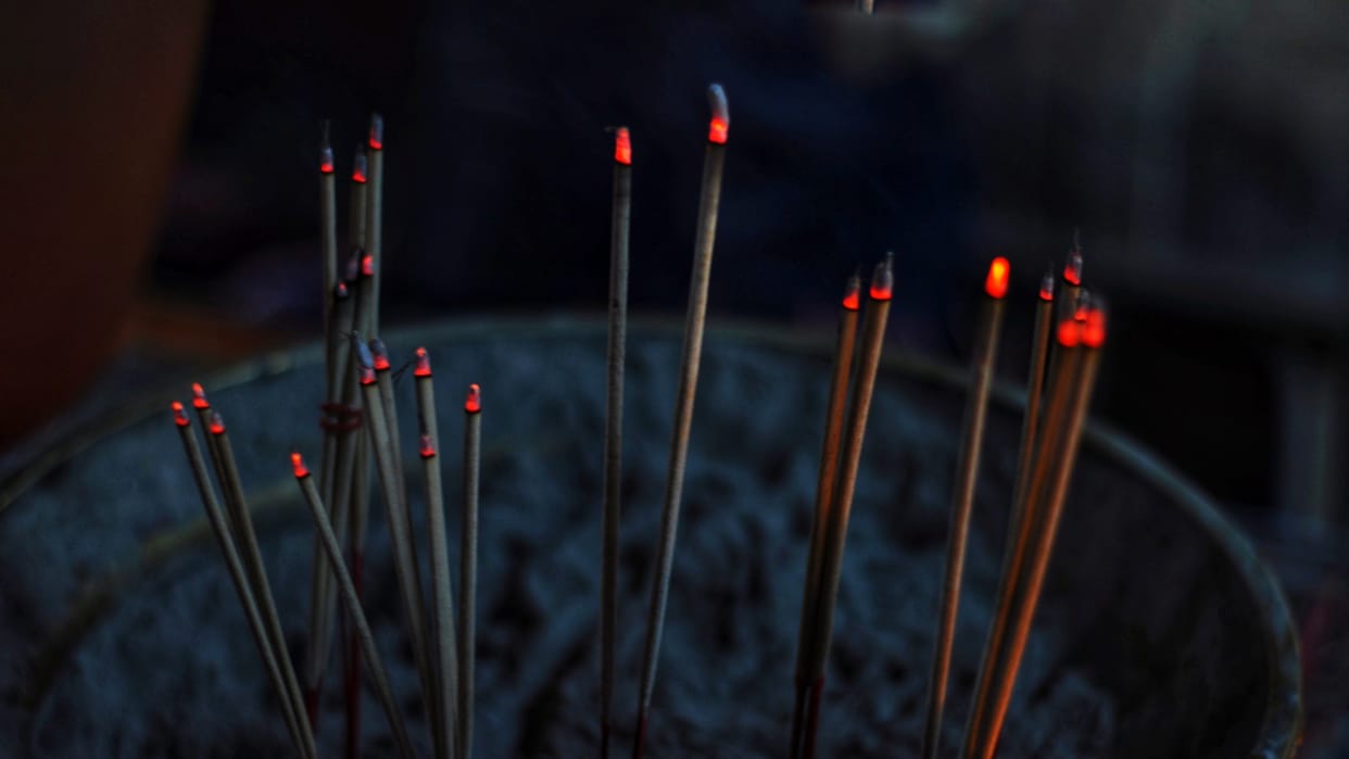 Seriously ill respiratory patients are making incense sticks and mosquito coils at home