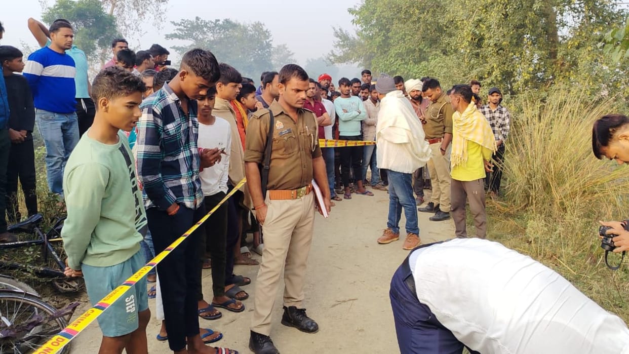 dead body of middle aged man found on road in Ballia
