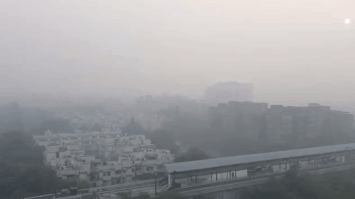 Delhi AQI News Along pollution fog is also affection capital air quality Weather update news in Hindi