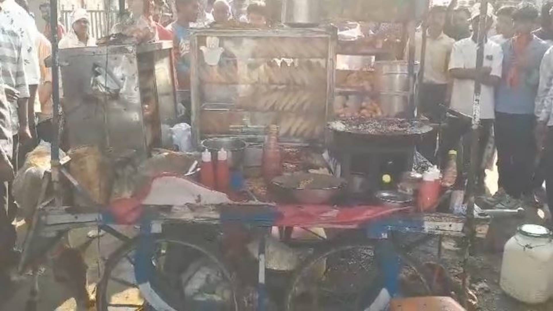 Chhatarpur Gas Cylinder Blast Gas cylinder exploded on patties cart Many people were injured