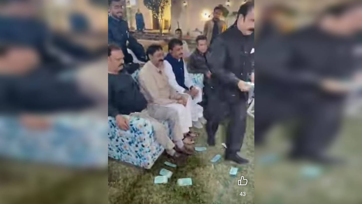 MP News In presence of MP Alok Sharma Indian currency was insulted notes were trampled under feet