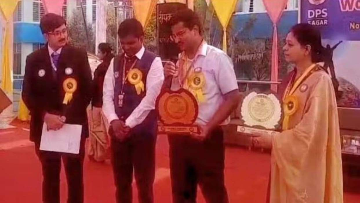 Sagar DPS students and teachers created world record in Vedic Mathematics received certificates and medals