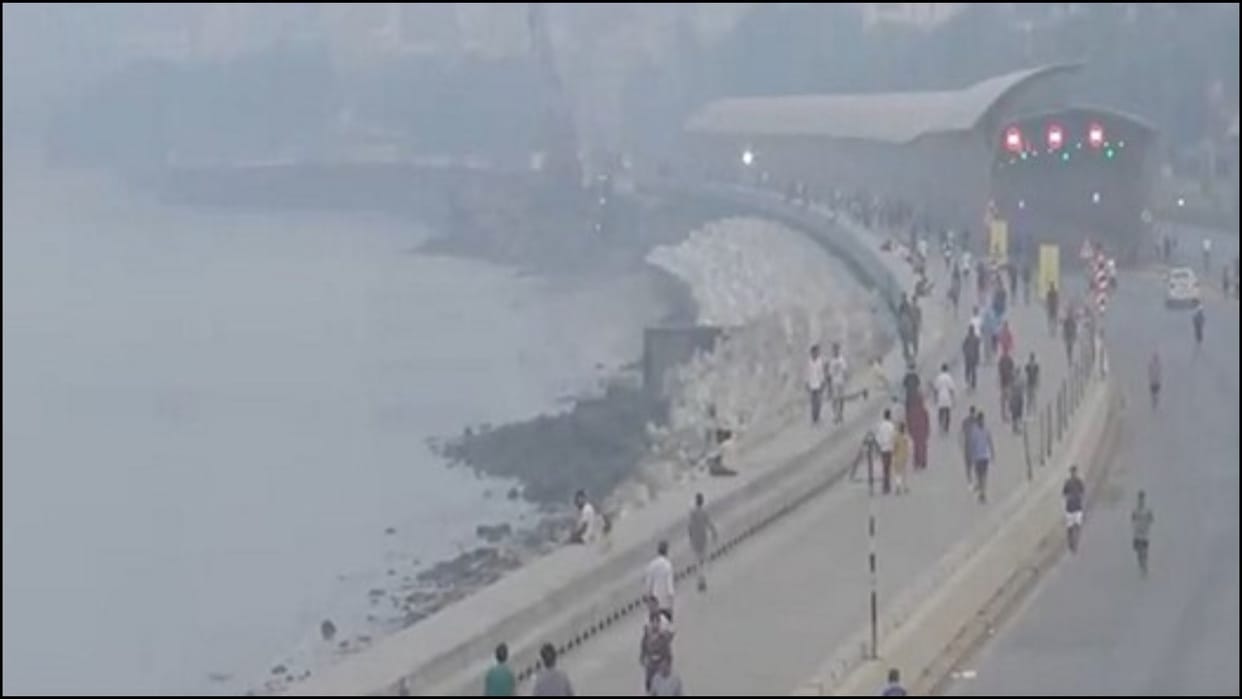 Mumbai rises to fog and haze on Sunday morning AQI touches 179 news in hindi