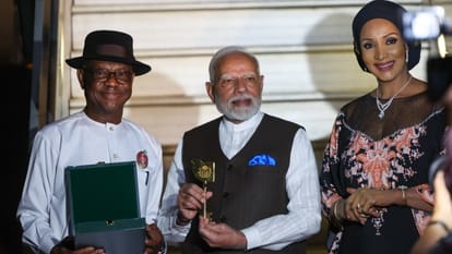 नाइजीरिया पहुंचने पर पीएम मोदी का चाबी सौंपकर किया स्वागत