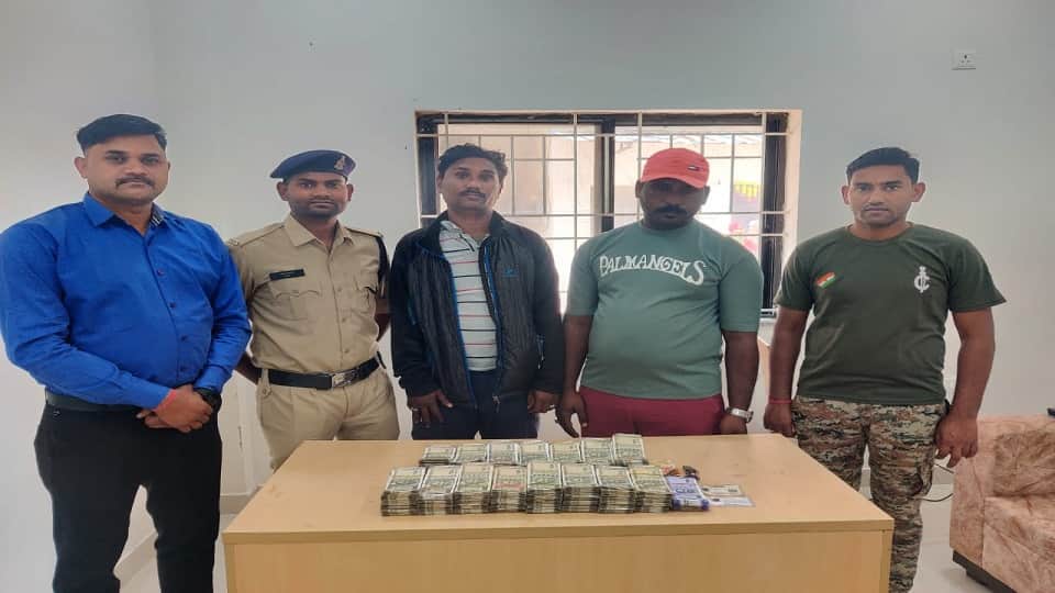 पुलिस की गिरफ्त में आरोपी