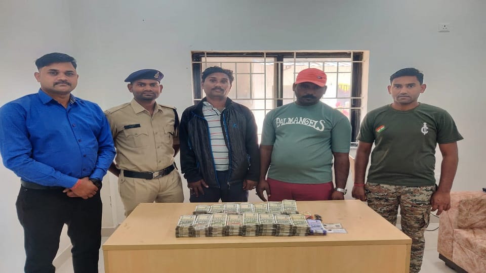 पुलिस की गिरफ्त में आरोपी