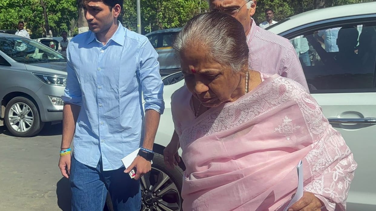 Sharad Pawar's wife allegedly stopped from entering Textile Park in Baramati
