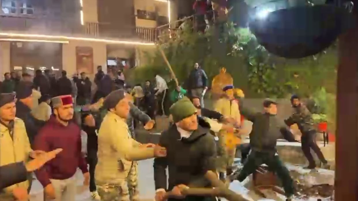 shimla clash between groups at shimla swami ram krishna ashram many injured