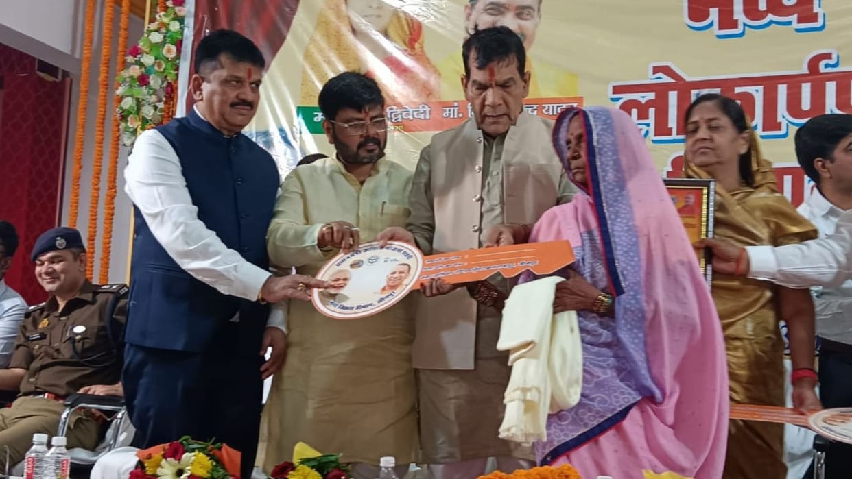 Projects worth four crores inaugurated in Jaunpur AK Sharma said try to end problem of traffic jam
