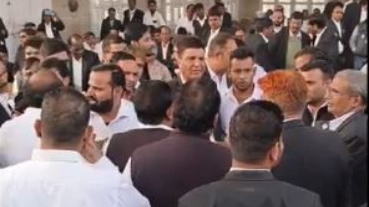 bareilly-bar-association-divided-over-lawyers-strike-amar-ujala-hindi