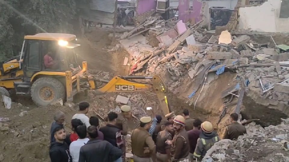 Wall collapsed while digging foundation in Bahlolpur noida