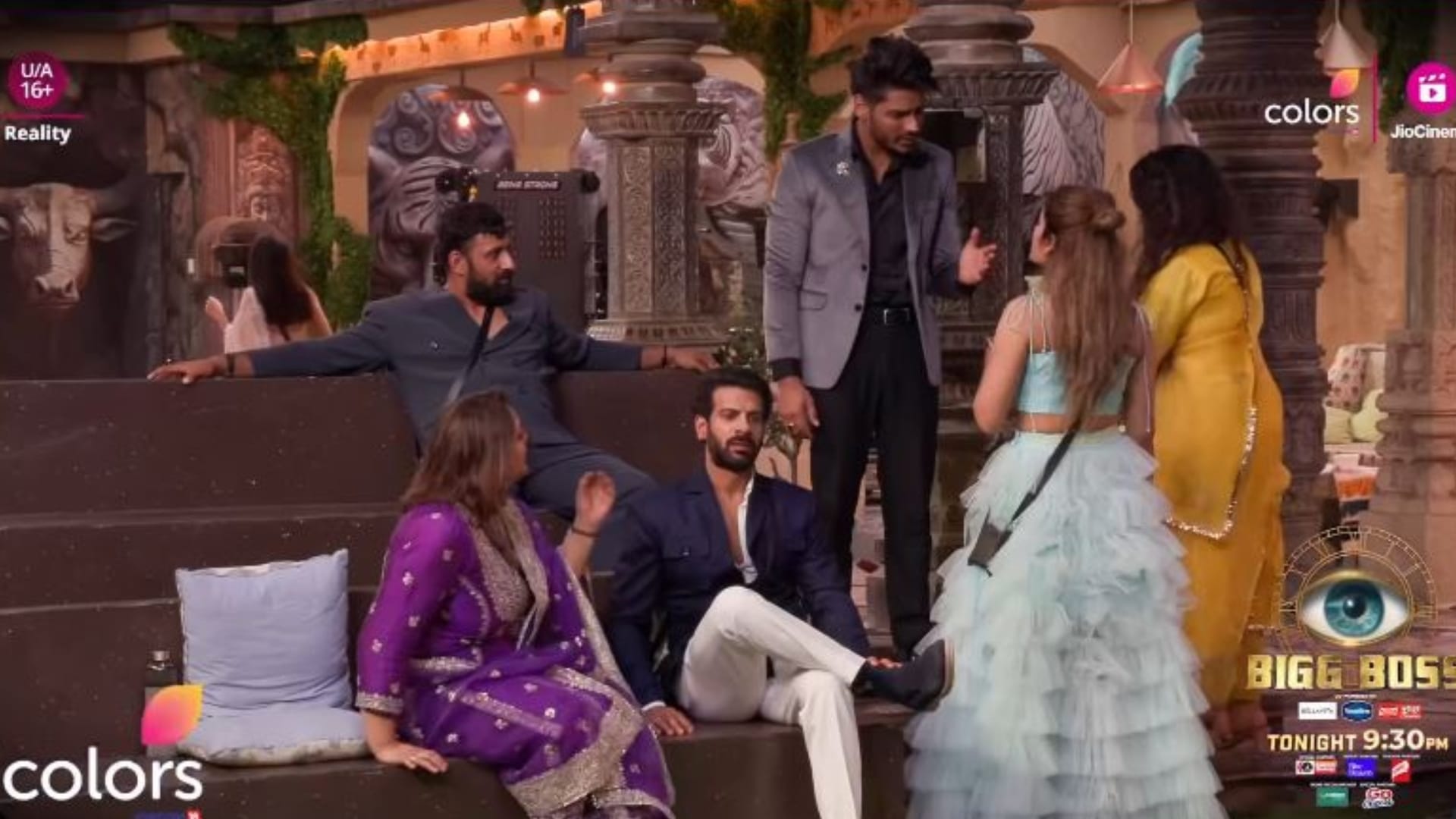 Bigg Boss 18 Karan Veer Mehra confesses having feelings for Chum Darang said I like her a lot as per report