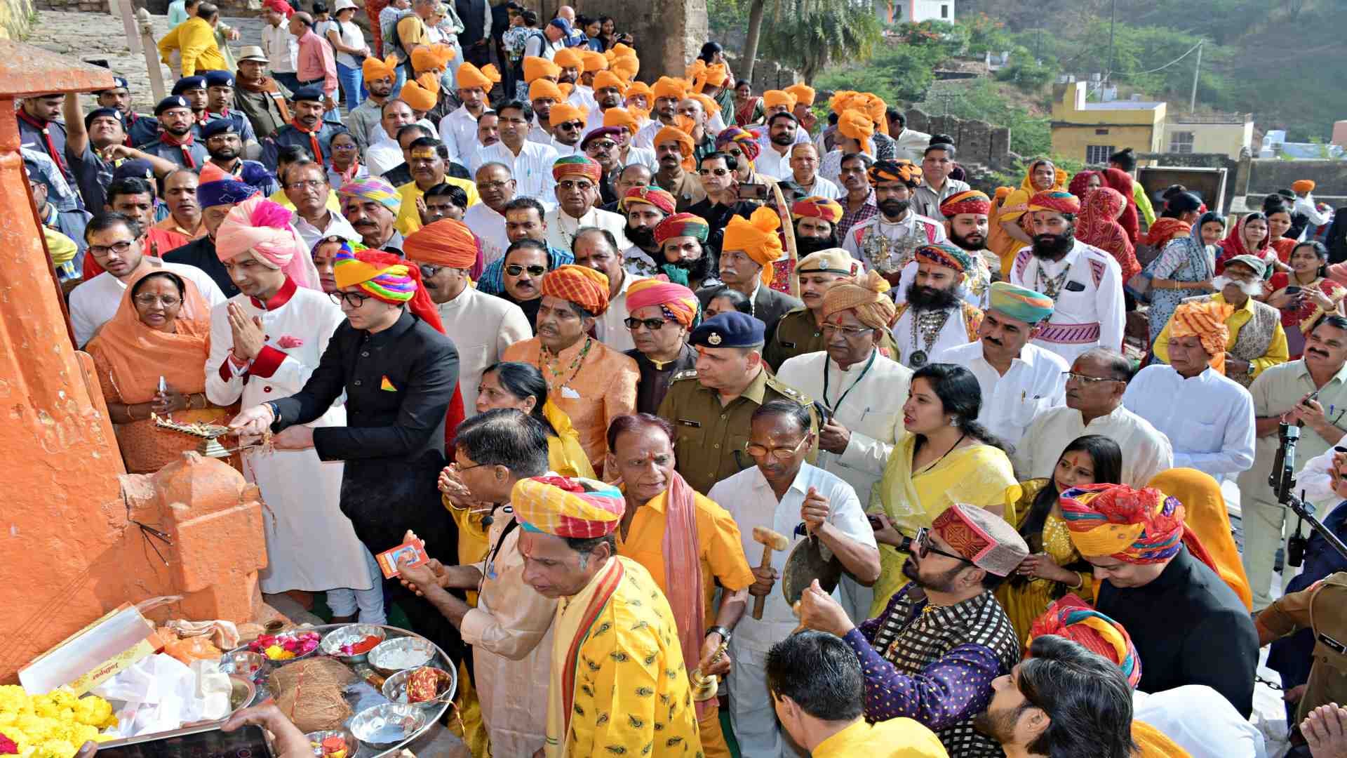 बूंदी समारोह के शुभारंभ में उमड़ी भीड़।