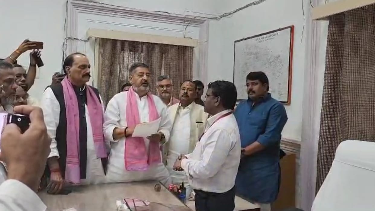 EVM controversy started before by-election, SP alleges 36 EVMs are kept in a separate room near the strong ro