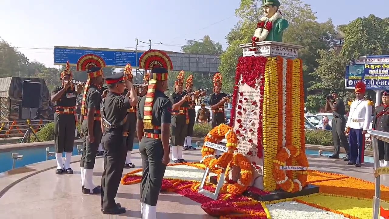 परमवीर चक्र विजेता मेजर शैतान सिंह को दी श्रद्धांजलि।