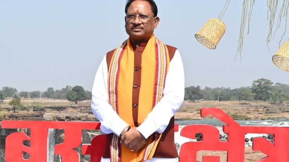 Cg:बस्तर आदिवासी विकास प्राधिकरण की बैठक में शामिल हुए सीएम साय, जल्द ही सीआरपीएफ जवानों से करेंगे मुलाकात - Cm Vishnudev Sai Participated In Meeting Of Bastar Area ...