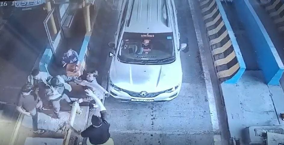 Mathura Mahuan toll plaza inciddent car drivers' mistake or toll workers