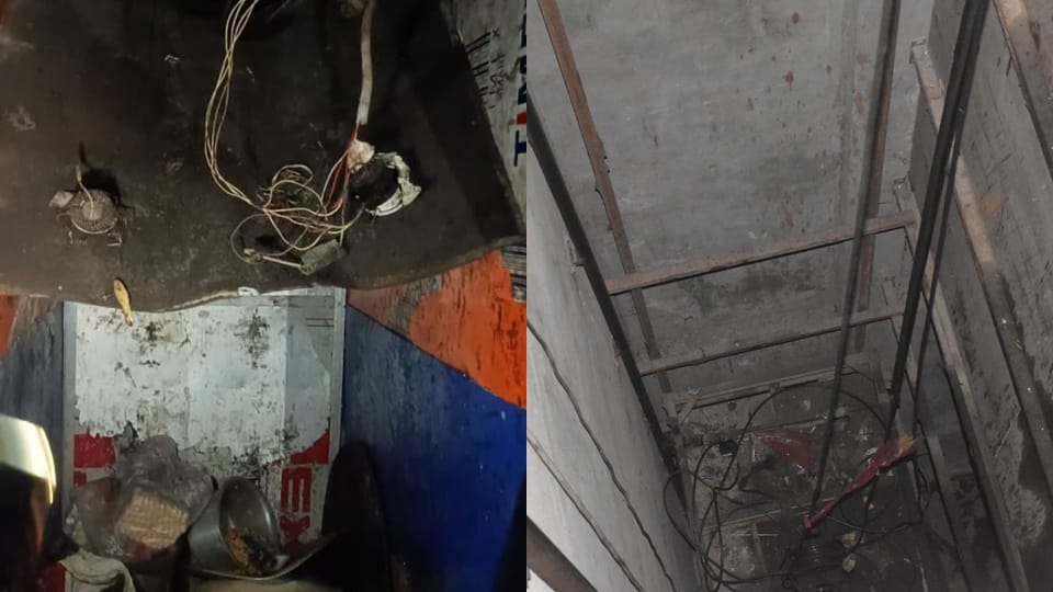Banquet hall lift broke down in Moradabad Four workers seriously injured in the accident