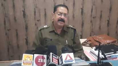 Tikamgarh: प्रधान आरक्षक रिश्वत मांगने के मामले में निलंबित, महिला थाना प्रभारी संग मारपीट मामले में कार्रवाई Tikamgarh Head constable suspended demanding bribe action taken case of assault woman police station in-charge