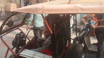 major news of Varanasi 28 lakh looted and assaulted two accused of liquor smuggling arrested