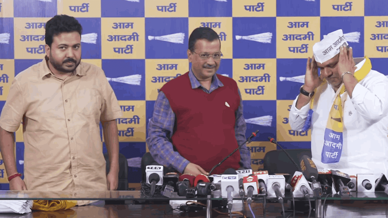 Sumesh Shaukeen joined AAP today presence of arvind kejriwal
