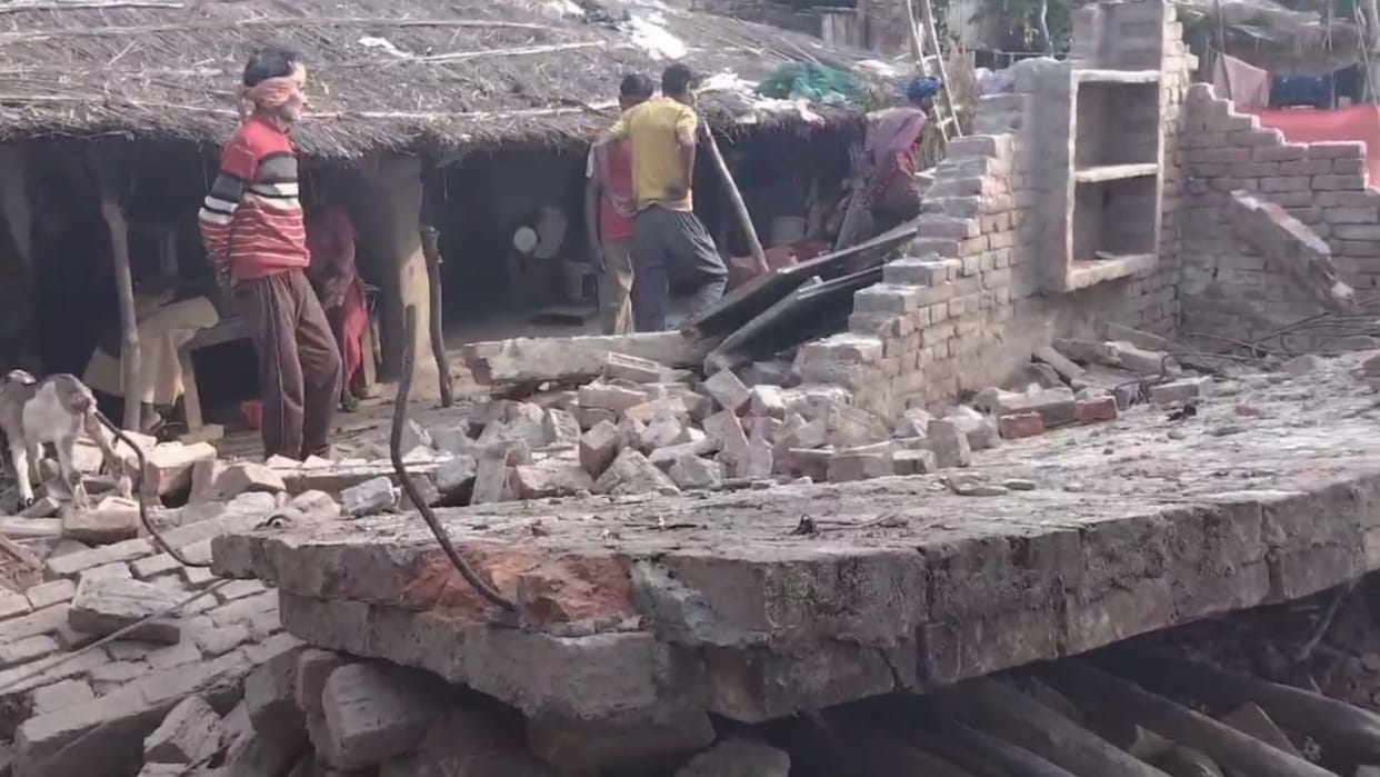 Sultanpur: Teenager dies due to collapse of dilapidated room.